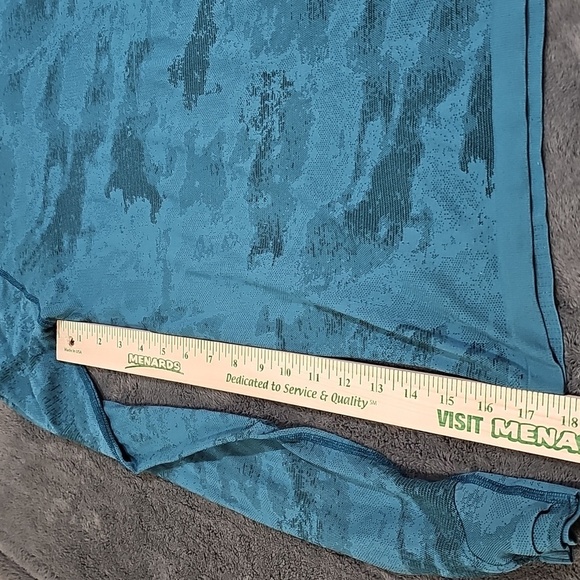ATHLETA Momentum Long Sleeve Athletic Dark Surf Teal Camo Missing Tags Fits M - Picture 3 of 7